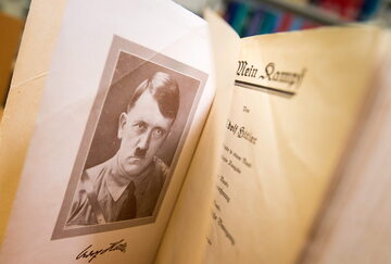 Krytyczne wydanie "Mein Kampf" Adolfa Hitlera stało się w Niemczech bestsellerem