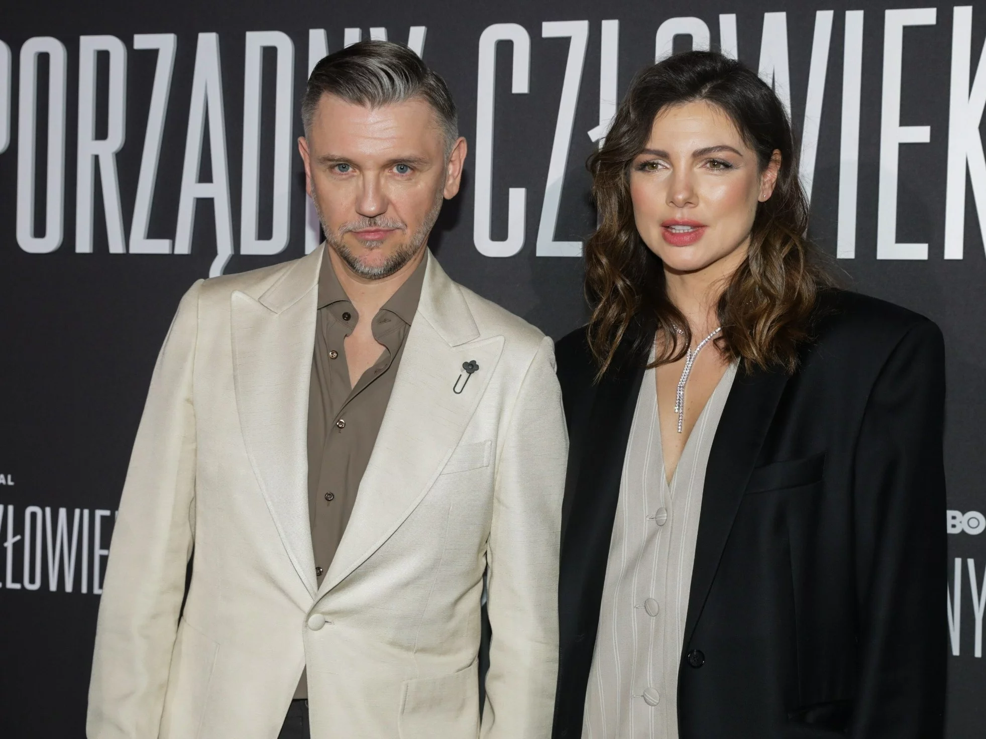 Aktorzy Krzysztof Czeczot (L) i Karolina Gorczyca