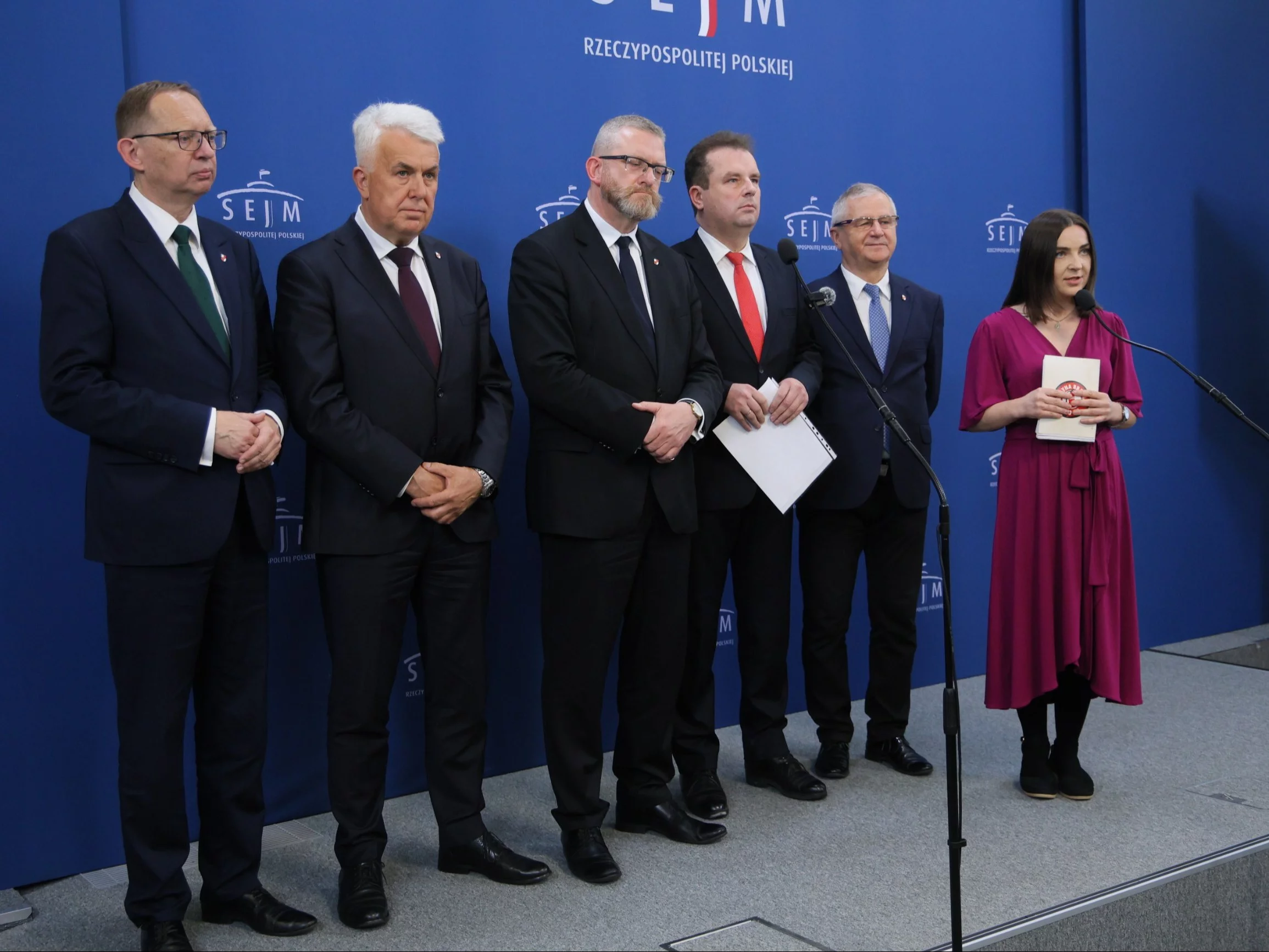 Europoseł Grzegorz Braun z politykami KPP w Sejmie