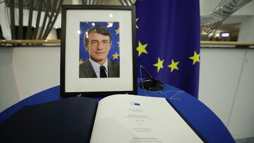 Księga kondolencyjna wystawiona po śmierci Davida Sassoliego w Parlamencie Europejskim