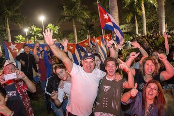 Kubańscy emigranci świętują śmierć Fidela Catro w Miami