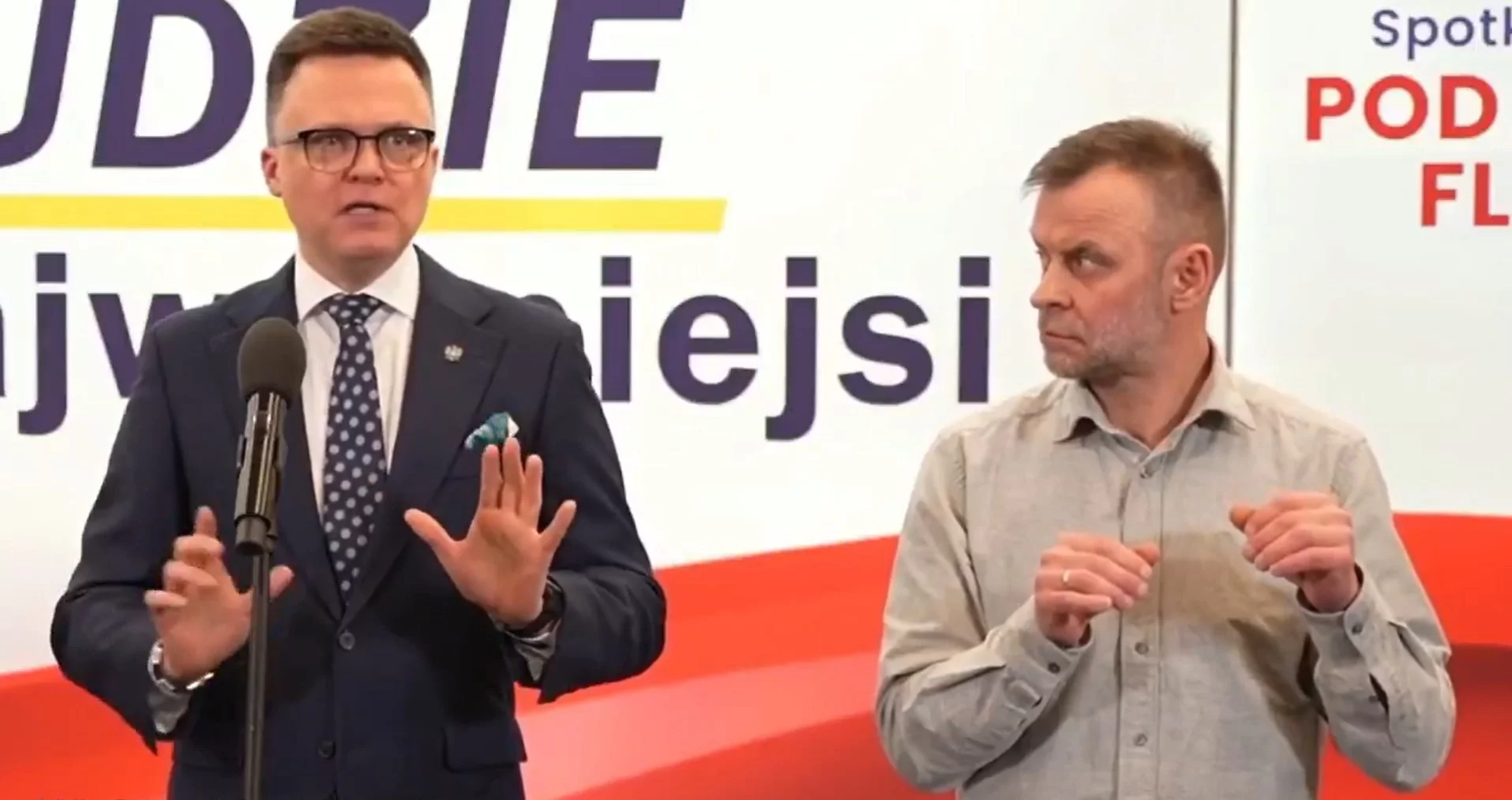 Szymon Hołownia i tłumacz języka migowego
