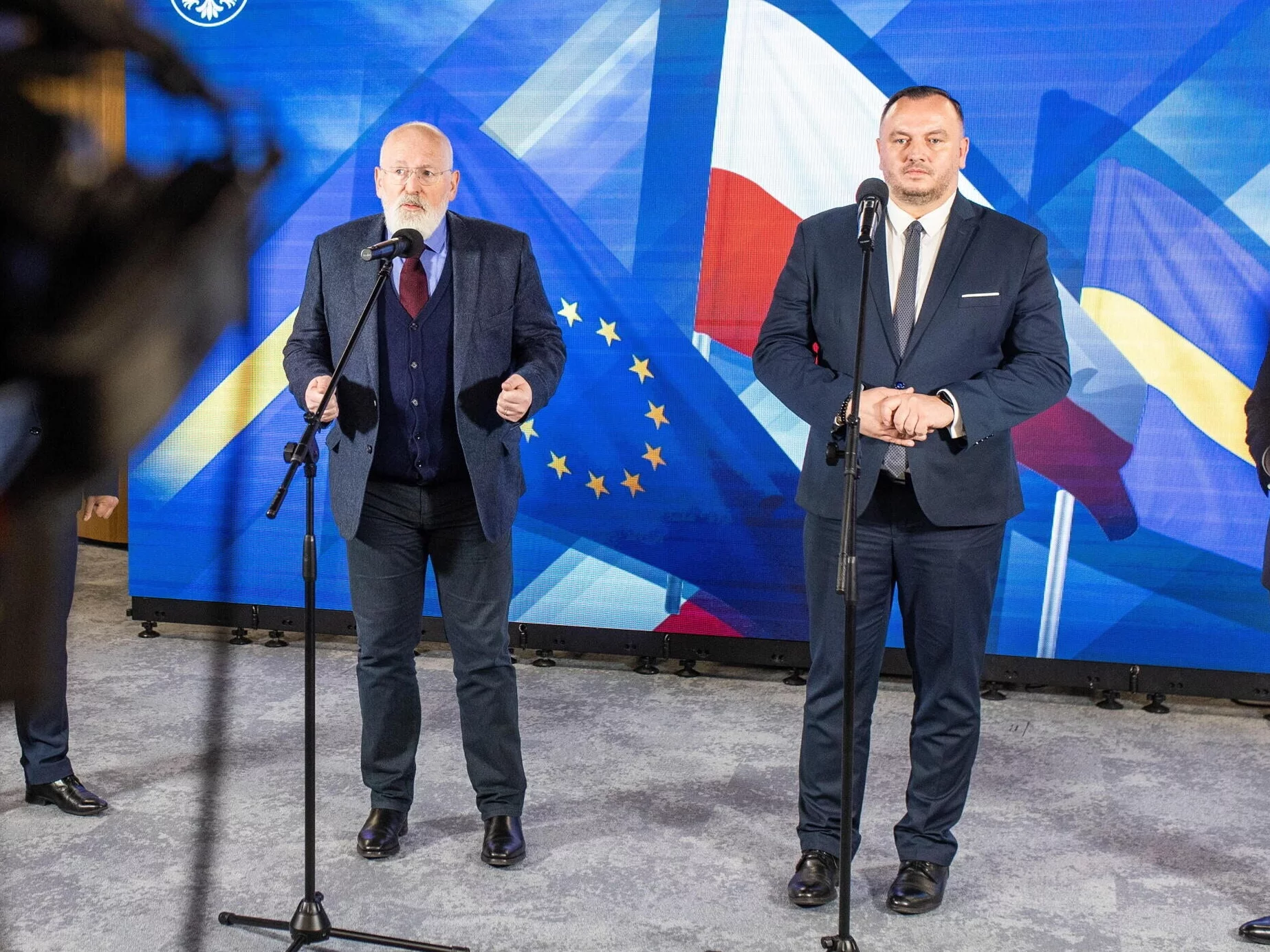 Chorzów, 05.12.2022. Marszałek województwa śląskiego Jakub Chełstowski (C), wiceprzewodniczący Komisji Europejskiej Frans Timmermans (L) i prof. dr hab. inż. Marek Gzik (P)