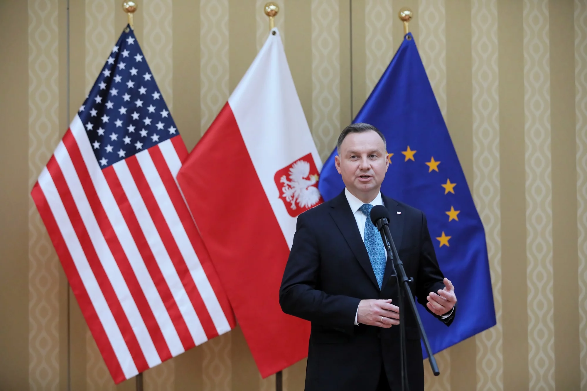 Prezydent Andrzej Duda podczas wypowiedzi dla przedstawicieli polskich mediów, w Waszyngtonie.