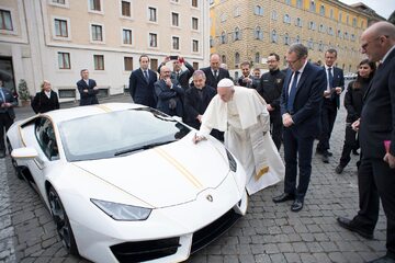 Lamborghini dla Papieża Franciszka