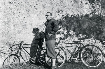 Lata 50., okolice Ojcowa. Na wycieczki rowerowe Karol Wojtyła wyruszał często ze swoimi studentami