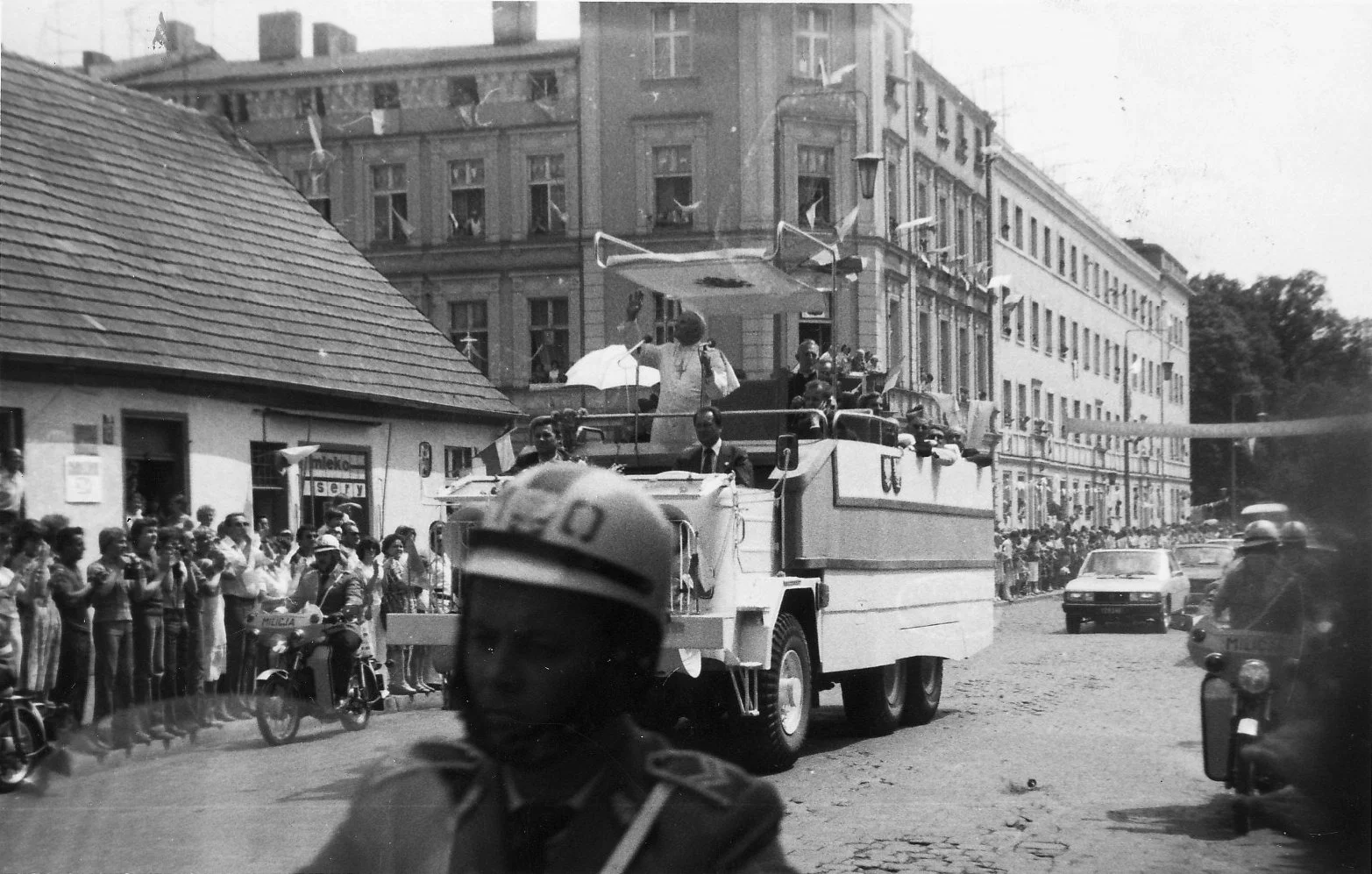 Jan Paweł II podczas pielgrzymki w 1979 roku, Gniezno