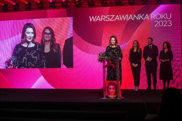 Laureatka tytułu Warszawianki Roku 2023 Katarzyna Kasia oraz Renata Kaznowska, Aldona Machnowska-Góra, Rafał Trzaskowski