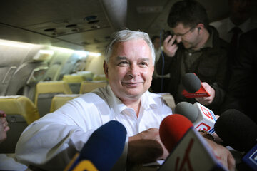 Lech Kaczyński na pokładzie rządowego samolotu. Rok 2008