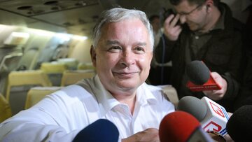 Lech Kaczyński na pokładzie rządowego samolotu. Rok 2008