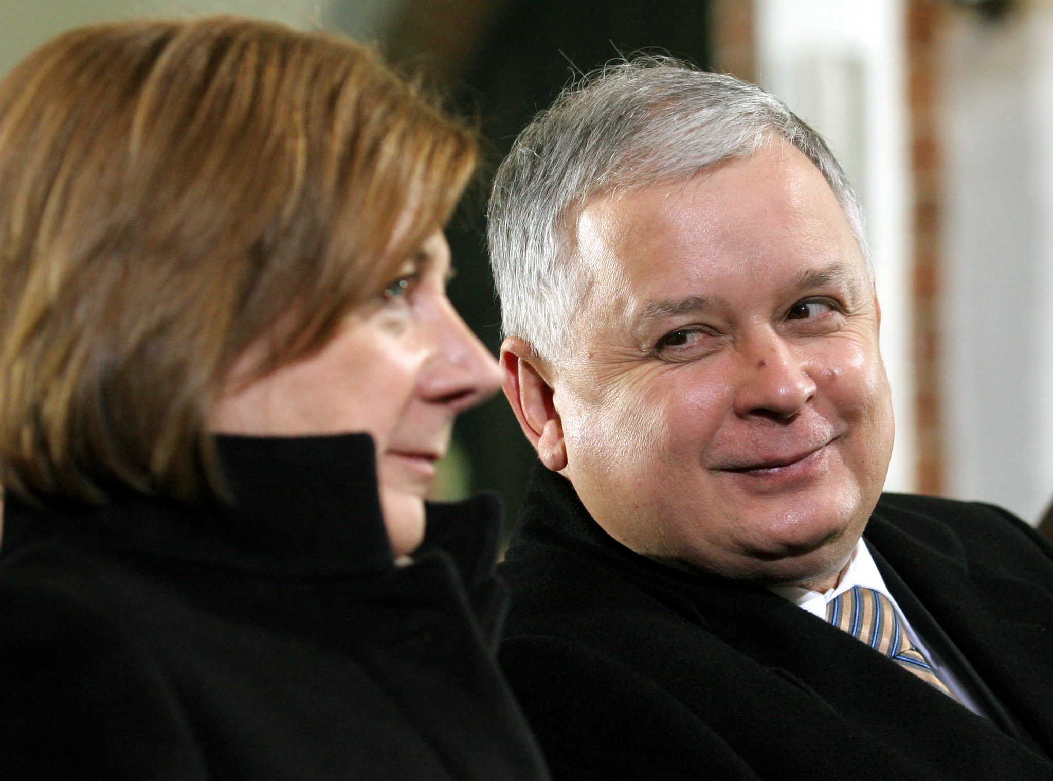 Warszawa, 23.12.2005. Prezydent Lech Kaczyński i jego żona Maria podczas mszy w intencji Ojczyzny i Prezydenta RP odprawionej w Archikatedrze św. Jana w Warszawie