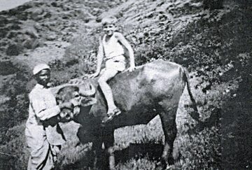 Lech Trzaska podczas wojennego pobytu w Indiach