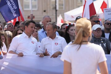 Lech Wałęsa, Donald Tusk, Rafał Trzaskowski. Marsz opozycji 4 czerwca
