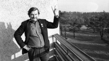 Lech Wałęsa w dniu zwolnienia z internowania