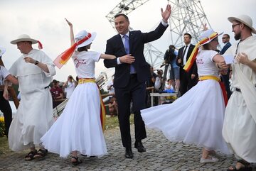 Lednica: Prezydent wziął udział w tradycyjnym tańcu
