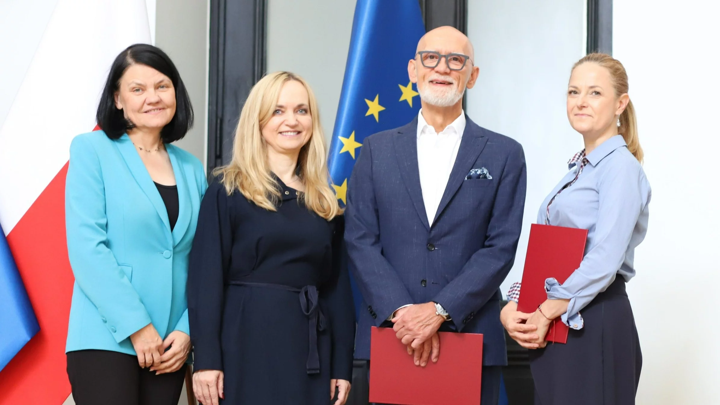 Katarzyna Kęcka (pierwsza od prawej), wiceminister zdrowia