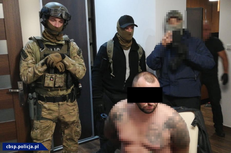 CBŚP zatrzymało ośmiu członków gangu oraz trzech lekarzy