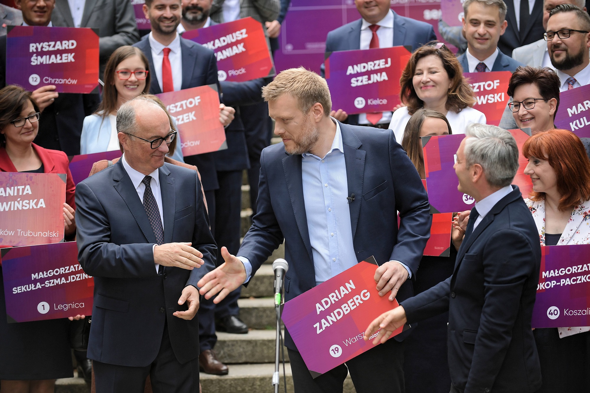 Założyciel i lider partii Wiosna Robert Biedroń (P), przewodniczący SLD Włodzimierz Czarzasty (L) oraz lider partii Razem Andrian Zandberg (C).