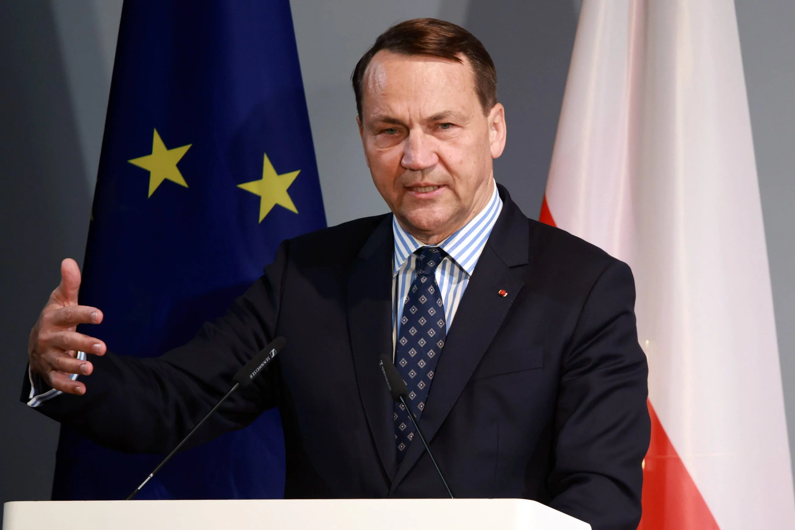 Radosław Sikorski, szef MSZ