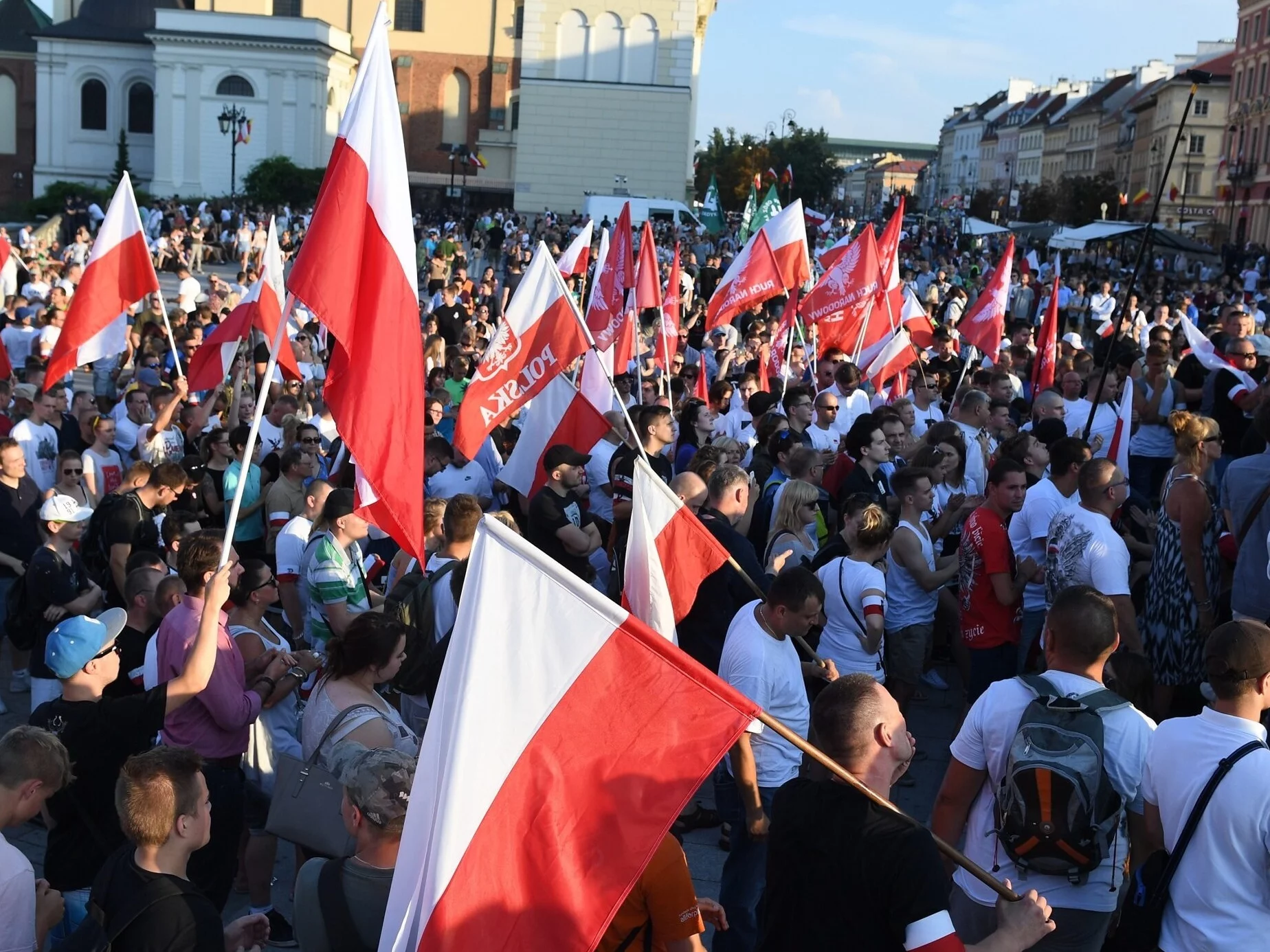 Zdjęcie ilustracyjne, Polacy na marszu