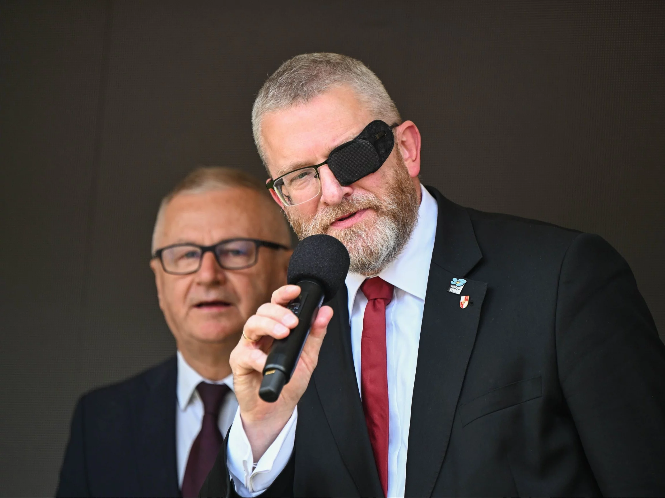 Przewodniczący Konfederacji Korony Polskiej, europoseł Grzegorz Braun i poseł Włodzimierz Skalik