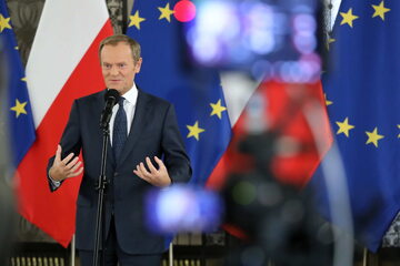 Lider PO Donald Tusk podczas konferencji prasowej w Sejmie w Warszawie