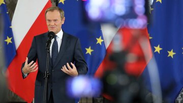 Lider PO Donald Tusk podczas konferencji prasowej w Sejmie w Warszawie