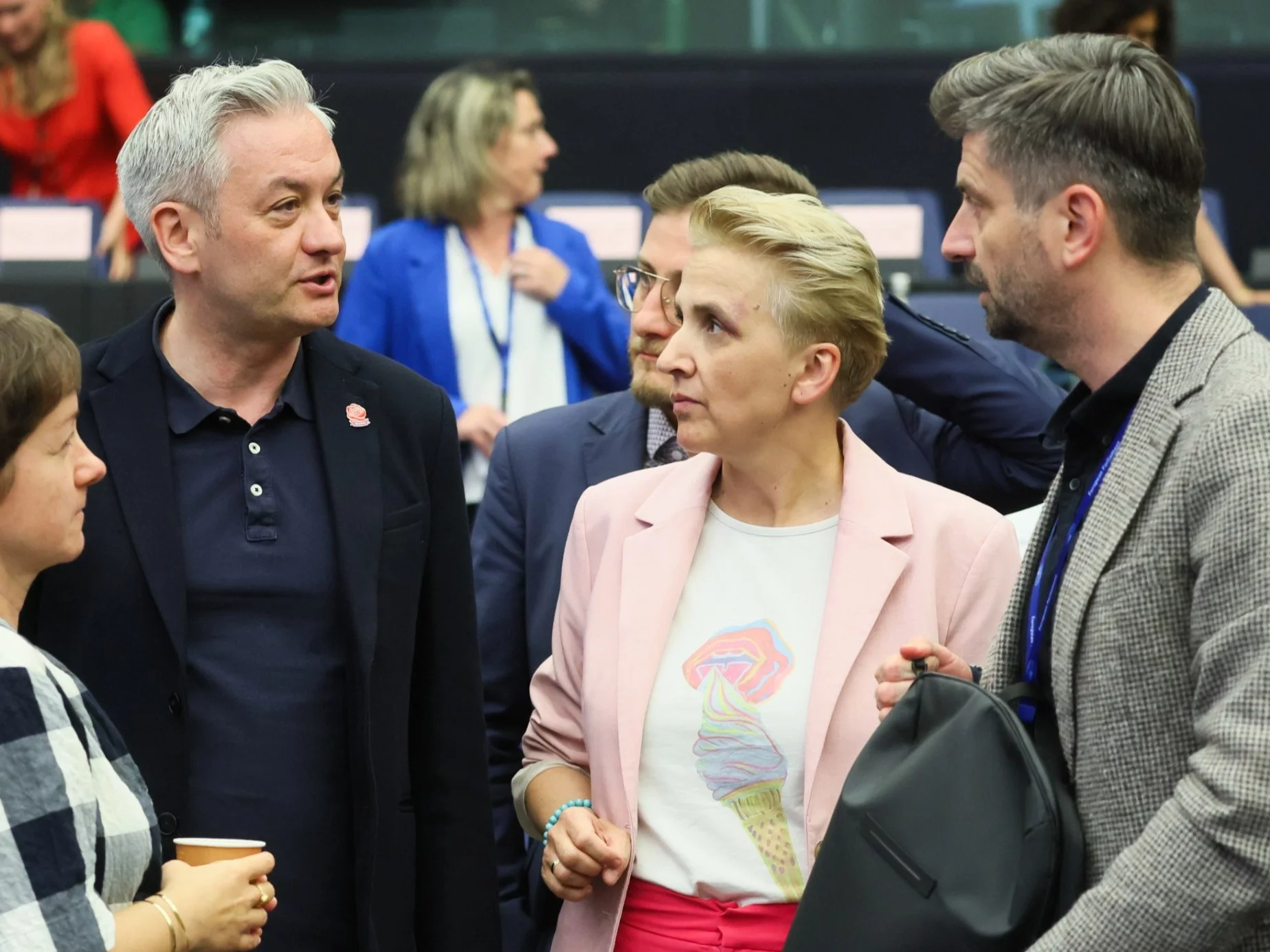 Europosłowie Lewicy: Robert Biedroń (2L), Krzysztof Śmiszek (P) i Joanna Scheuring-Wielgus (2P)