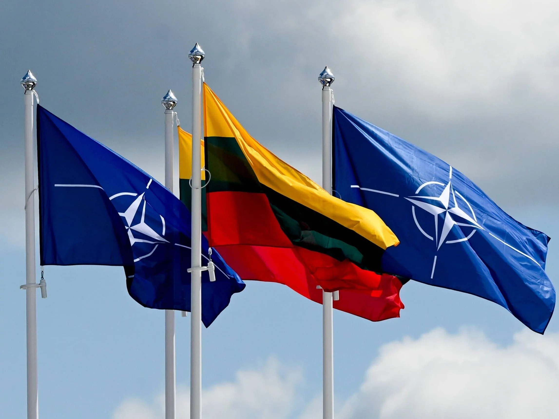 "Podobnie jak wszystkie kraje NATO". Niepokojące słowa szefa litewskiej armii