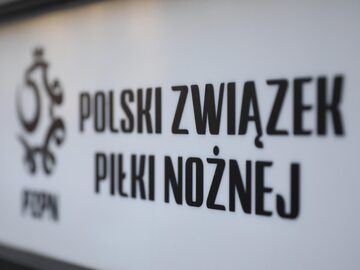 Logo Polskiego Związku Piłki Nożnej (PZPN), zdjęcie ilustracyjne