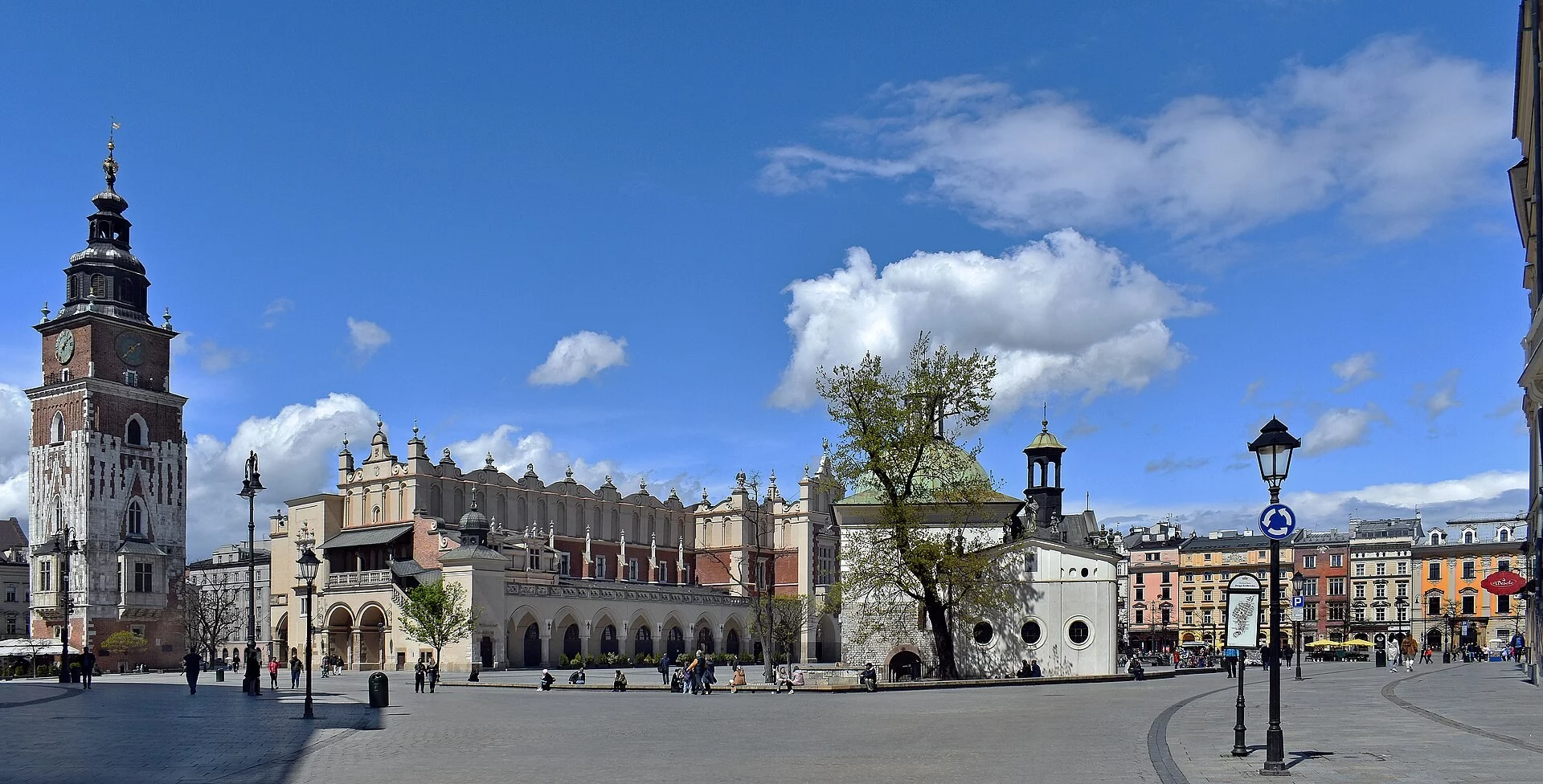 Rynek Główny w Krakowie widziany od strony ul. Grodzkiej