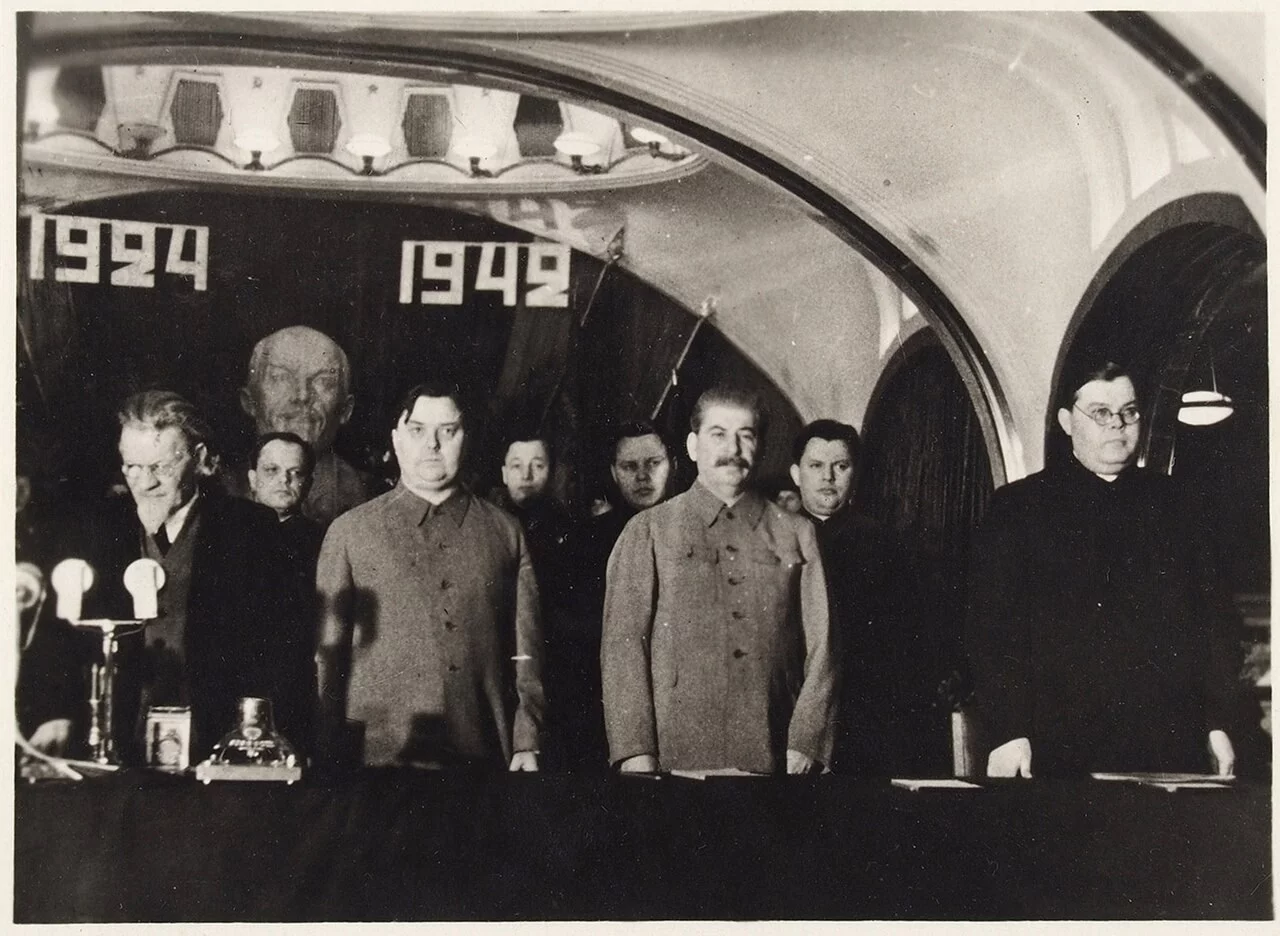 Michaił Kalinin, Gieorgij Malenkow, Józef Stalin i Aleksandr Szczerbakow podczas obchodów 18. rocznicy śmierci Lenina