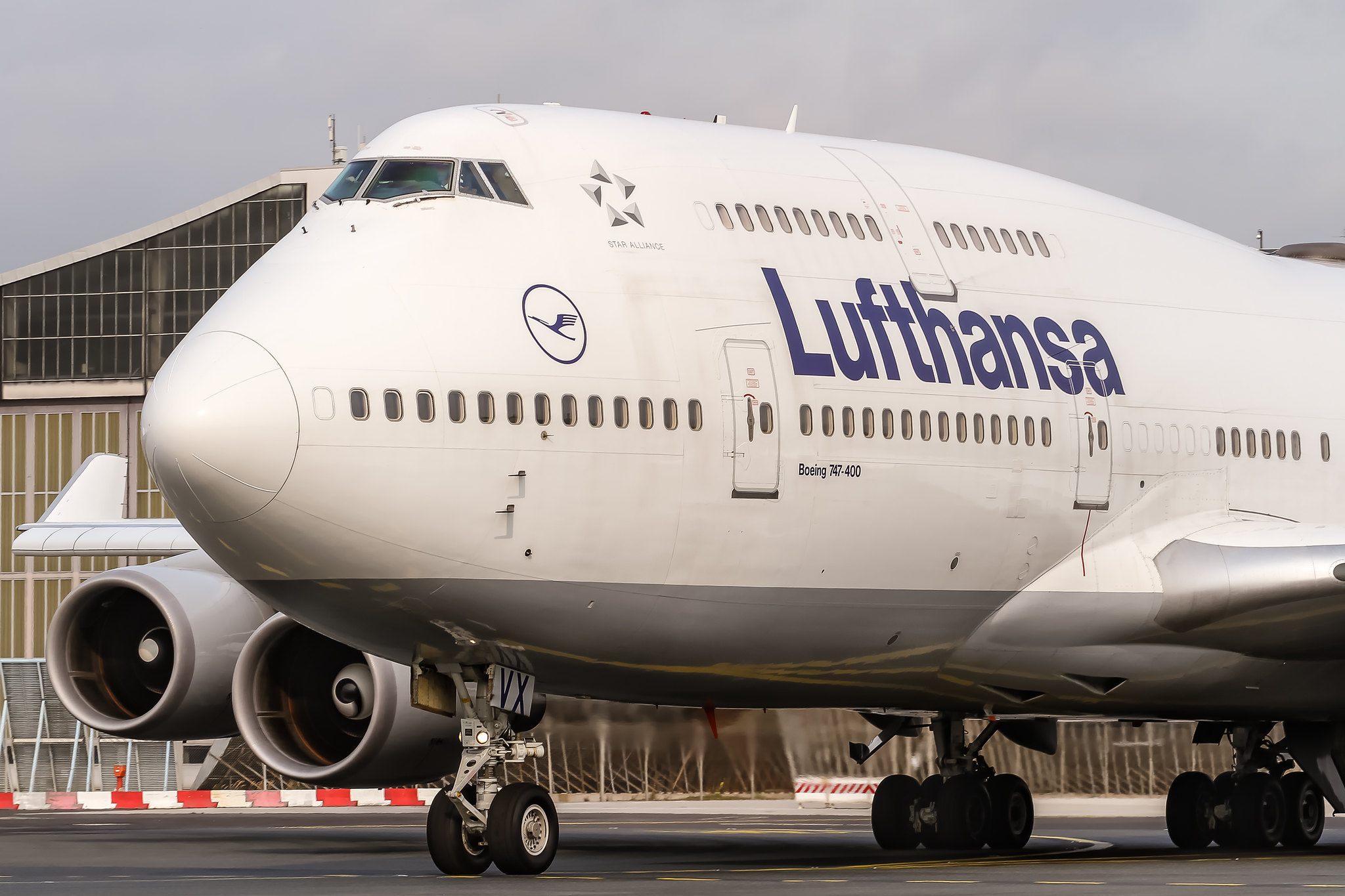 Samolot Boeing 747-430 należący do Lufthansy