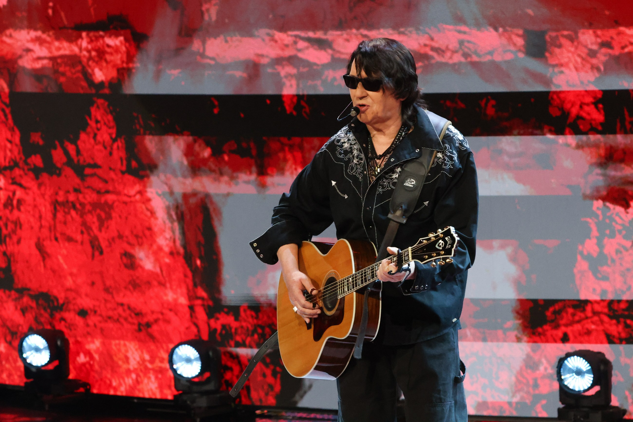 Maciej Maleńczuk podczas koncertu "Superjedynki" w Opolu