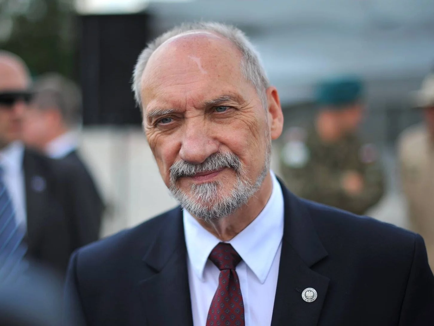 Macierewicz ukarany za rajd po Warszawie. Trzy mandaty i 21 punktów karnych