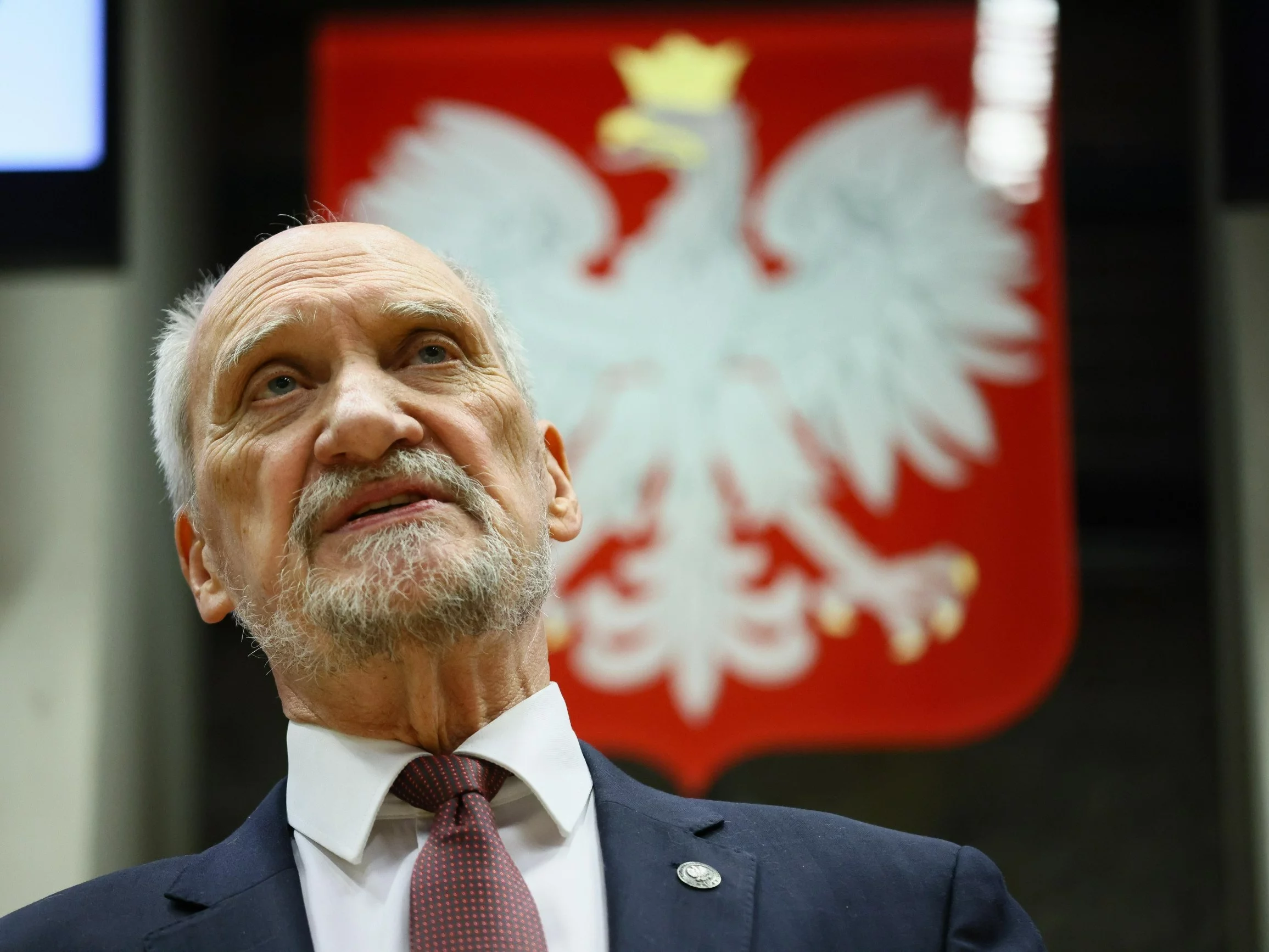 Poseł PiS, były przewodniczący podkomisji smoleńskiej Antoni Macierewicz podczas konferencji prasowej w Sejmie w Warszawie