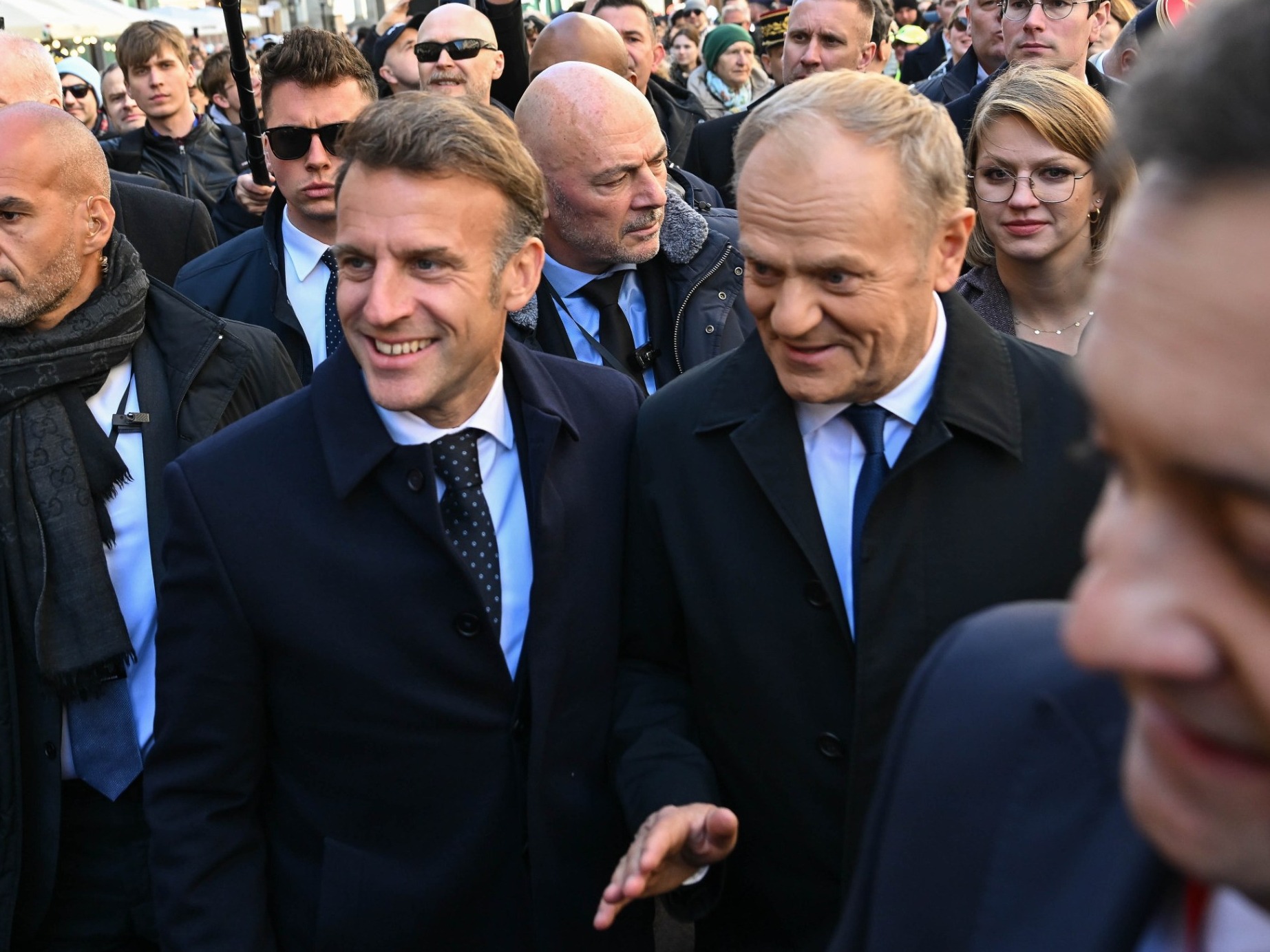Premier Donald Tusk (3P) i prezydent Francji Emmanuel Macron