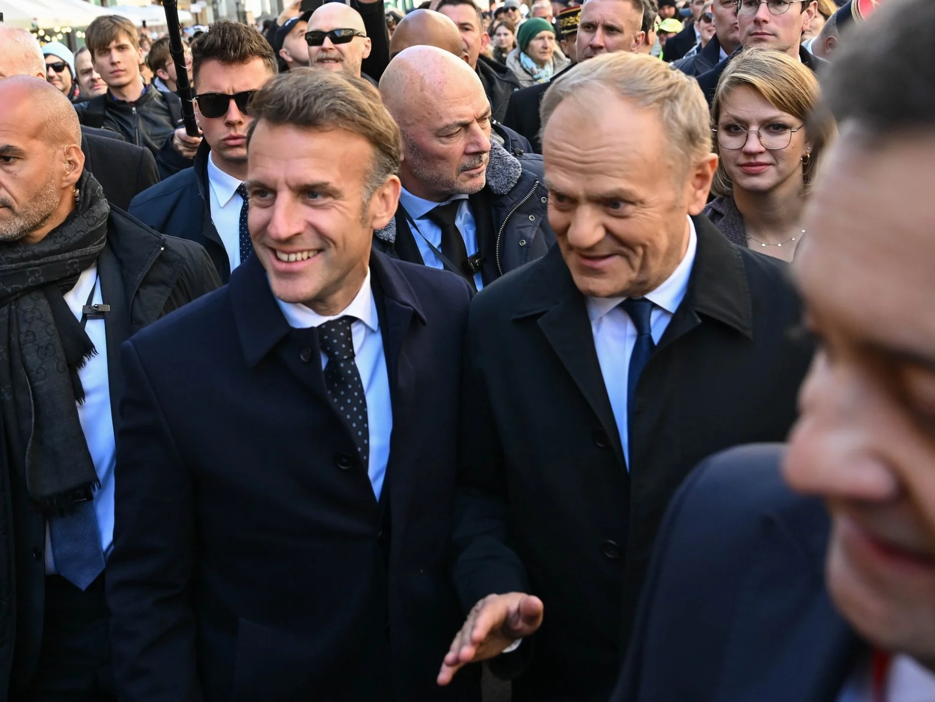 Premier Donald Tusk (3P) i prezydent Francji Emmanuel Macron