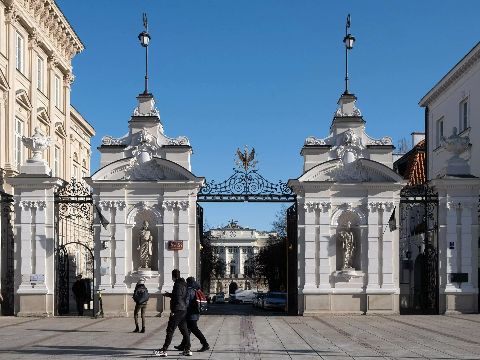 Makabra na Uniwersytecie Warszawskim. Mężczyzna zaatakował siekierą