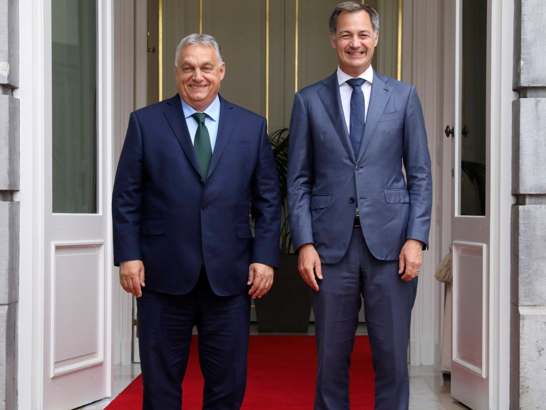 Alexander de Croo (R) i Viktor Orban (L)