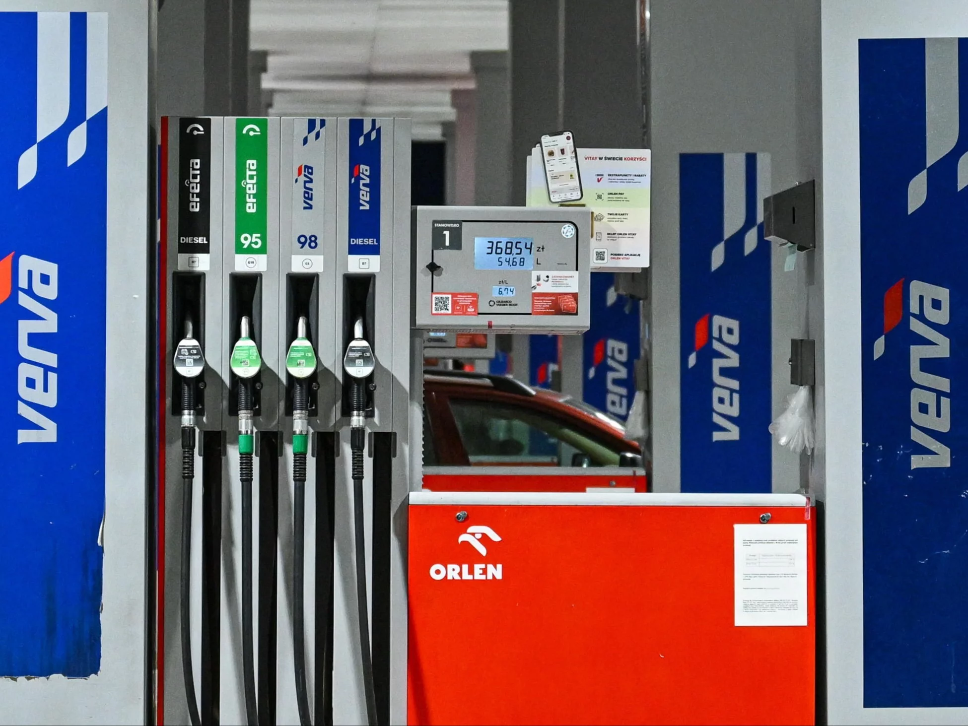 Dystrybutor na stacji paliw Orlen