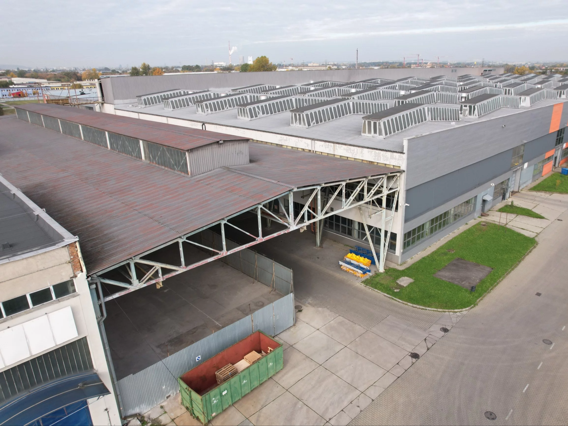 Przestronne hale, parkingi, place manewrowe – to atuty Business Park Nad Drwiną