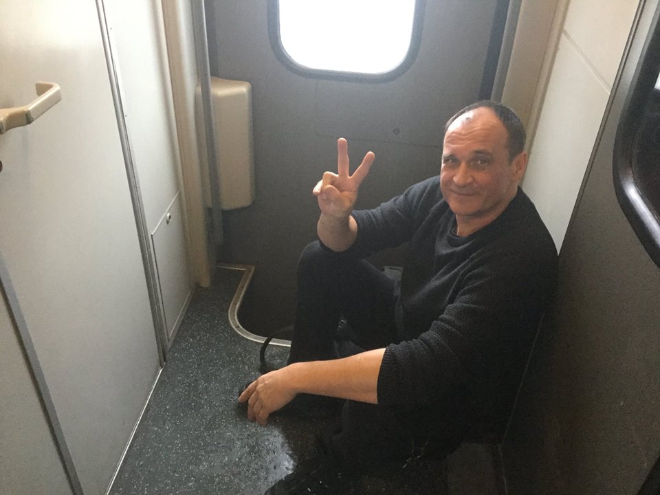 Paweł Kukiz podróżuje PKP