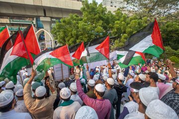 Manifestacja islamskich działaczy politycznych z Bangladeszu w ramach solidarności z Palestyńczykami w Gazie