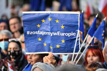 Manifestacja przeciwko wyrokowi Trybunału Konstytucyjnego na pl. Solnym we Wrocławiu