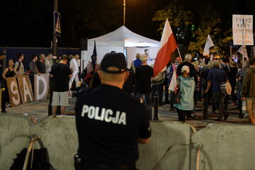 Manifestacja przeciwników reformy sądownictwa przed Sejmem