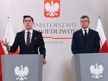 Marcin Sławecki i Marcin Warchoł podczas konferencji prasowej w Ministerstwie Sprawiedliwości