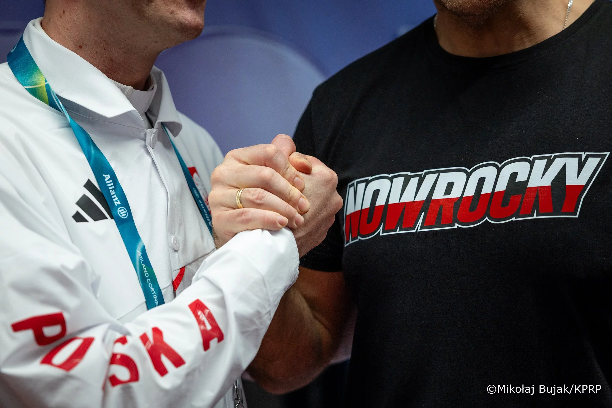 Prezydent Karol Nawrocki w koszulce marki Nowrocky