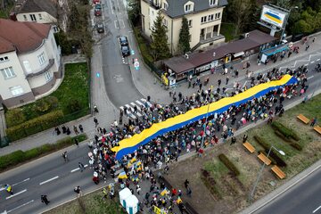 Marsz solidarności z Ukrainą pod Konsulatem Generalnym Ukrainy w Krakowie. Zdj. ilustracyjne