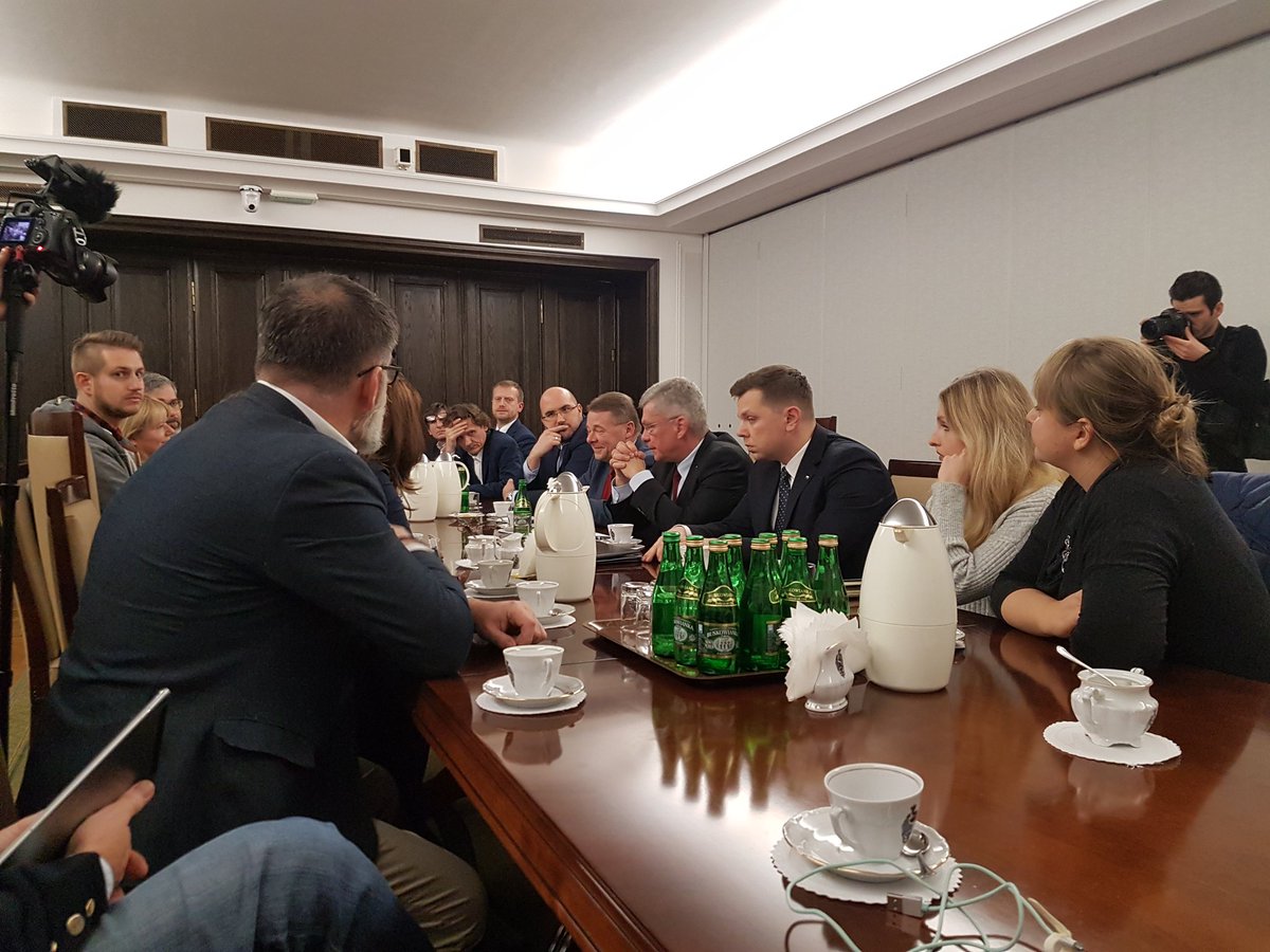 Marszałek Senatu rozmawia z dziennikarzami